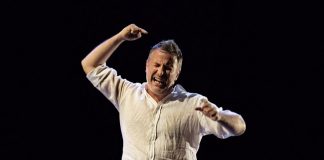 ‘L’abisso’: sul palco della Sala Estense Davide Enia racconta Lampedusa e il dramma degli sbarchi