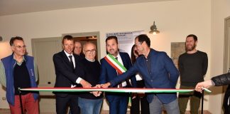 Taglio del nastro ieri sera per la mostra Il ciclismo in Romagna secondo Casadei