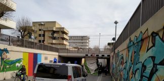 Incidente per un autocarro nel sottopasso di via Costantinopoli