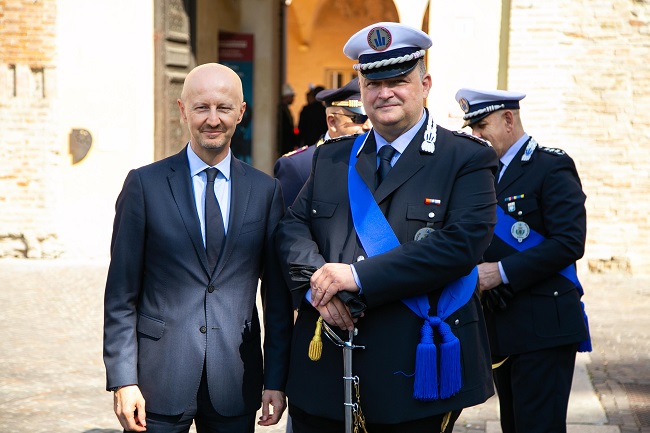 Divisa Commissario Polizia Berretto Commissario Capo Polizia Di