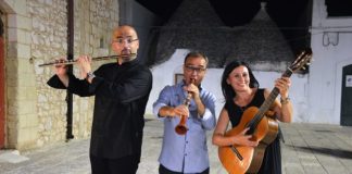 “Salotto in piazza… ai Giardini”, prima il reading poi trio in concerto