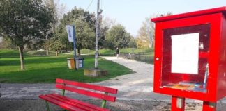 Bruciati libri del book crossing al parco Amendola