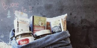 Festa Equa e Solidale con la sacca del Cafè de la Paix di Bologna