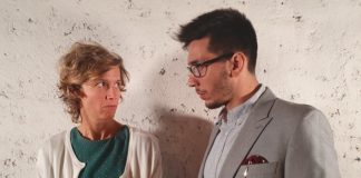 Bologna, le fake news irrompono in teatro