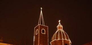 Il Duomo di Forlì illuminato per la Madonna del Fuoco con 5.000 lampadine grazie a Hera luce