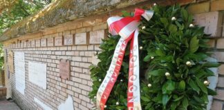 Oggi al Parco di Villa Spada deposta una corona al Monumento delle 128 partigiane cadute a Bologna e provincia