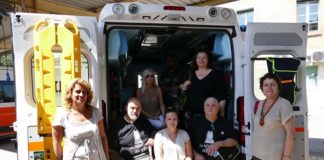 Un’ambulanza “colorata” dai bambini… per i bambini