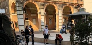 Tenta di rubare monopattino: la Polizia locale lo ferma