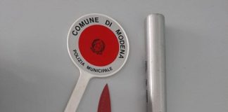 Mazza e coltello nell’auto, denunciato dopo l’incidente