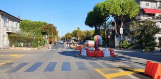 “Fila in bici”: la segnaletica per il cantiere della pista ciclabile su via Roma-Ugo Bassi-Settembrini