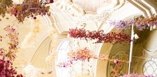 Chiude momentaneamente la mostra “Florilegium” di Rebecca Louise Law