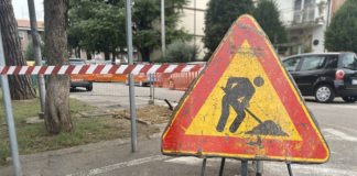 Lavori in corso nelle vie Roversano e Arzano (FOTO)