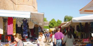 Una domenica di shopping, la città si prepara alla Fiera d’Autunno (FOTO)