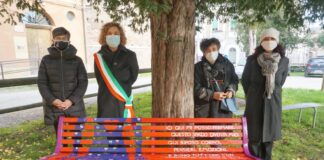 Russi, posizionata panchina rossa per la giornata mondiale dell’eliminazione della violenza contro le donne