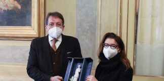Il sindaco consegna la Bonissima a Roberta Giani