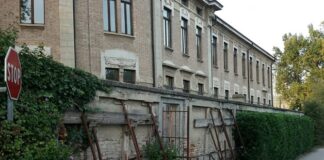 Colorno, ristrutturata la storica muretta della scuola