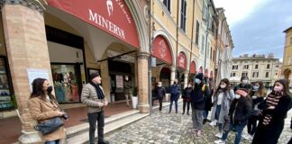 “Questione di coscienza”, una mostra-racconto sulla memoria lungo le vie del centro storico (FOTO)