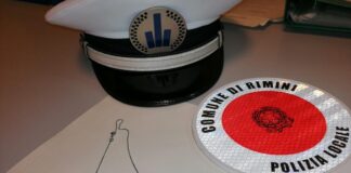 Sequestrati orecchino di valore e collana dalla Polizia Locale di Rimini