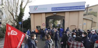 Manifestazione di sensibilizzazione davanti alle Officine di Trenitalia