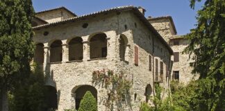 Dormire tra le Antiche Mura di un romantico borgo in Emilia: Rocca di Valle di Castrignano