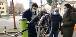 Manutenzioni fai date e di base, in città arrivano le colonnine per le bici (FOTO)