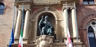 Attentato in Congo, bandiere a mezz’asta in segno di lutto a Palazzo d’Accursio, Palazzo Malvezzi e nelle sedi dei Quartieri