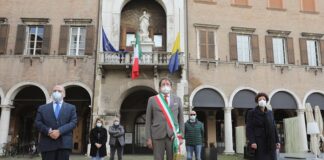 Vittime del coronavirus, bandiere a mezz’asta in Municipio