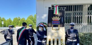 Una corona d’alloro in memoria delle vittime del terrorismo (FOTO)