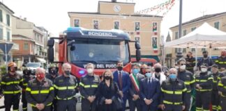 Il presidente Bonaccini nei Comuni di Bondeno (Fe) e Casalgrande (Re) per la consegna di tre nuovi veicoli in dotazione ai volontari dei Vigili del fuoco e della Pubblica assistenza