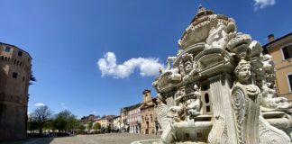 La fontana Masini si illumina di verde per la Giornata internazionale sulle Neurofibromatosi (FOTO)