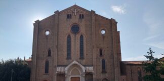 San Francesco di sera. Questa piazza è uno spettacolo