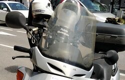 In moto senza patente né RCA, rintracciato dopo la fuga
