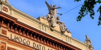 Su il sipario all’Arena del Sole: nuova luce sulla facciata restaurata