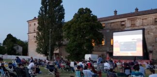 Pic nic cinema a Palazzo San Giacomo con integrazione proposte gourmet per pic nic e cena