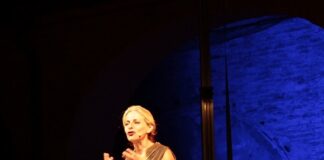 Il pubblico di Villa Torlonia Parco Poesia Pascoli incantato da Lucilla Giagnoni