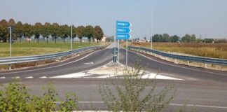 Sp 8 di Sissa: senso unico alternato con semaforo, da lunedì 4 ottobre