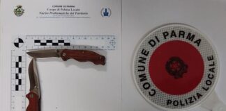 Polizia Locale: sequestrati due coltelli a due minorenni in Piazza Ghiaia