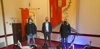 Consegnato al sindaco un monopattino elettrico in comodato d’uso per gli spostamenti in città