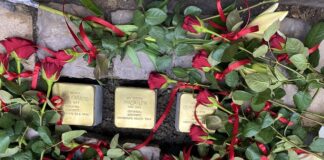 Posizionate in Piazza del Popolo le pietre d’inciampo in ricordo della famiglia Saralvo (FOTO)