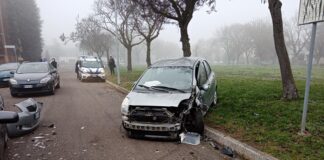 Perde il controllo e tenta la fuga dopo l’incidente