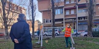 Parchi giochi, nuove dotazioni per sei aree verdi e porte per sette campi da calcio e calcetto