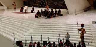 I bambini dell’Antoniano incontrano Papa Francesco: una canzone per la pace