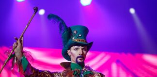 ‘Alice in Wonderland’, tournée raddoppia e salva artisti da guerra