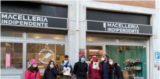 Formazione lavorativa: dai ragazzi del ‘Progetto Ponte’ sportine fatte a mano con materiale di riciclo