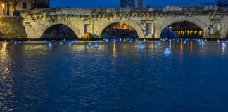 Il 26 aprile iniziano le operazioni di smontaggio dell’installazione galleggiante temporanea ‘208’ di Giò Tirotto nella piazza sull’acqua