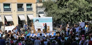 In piazza Mazzini i ragazzi leggono con “Passa la Parola”