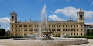 Food Valley: Visit Emilia buca lo schermo