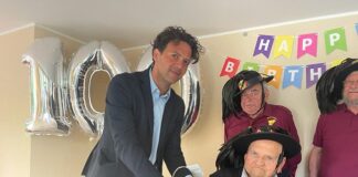 Festa grande a Rivazzurra: compie 100 anni il bersagliere ‘nonno Dino’, che festeggia insieme a figli, nipoti e bisnipote