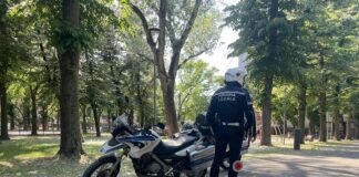 Ruba auto e investe il proprietario: fermato presunto responsabile, recuperata auto