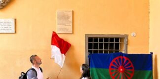 La vicesindaca Emily Clancy ha inaugurato una targa commemorativa per i 600 anni di presenza Romanì a Bologna